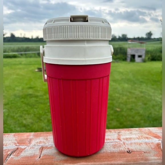 Vintage ! Thermos Igloo 1/2 Gallon Rouge et Blanc ! Excellente condition! - Picture 2 of 6